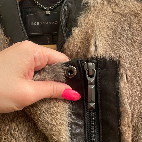 BCBGMaxAzria asymmetrical vest with genuine fur and leather - women’s Small - Picture 6 of 7
